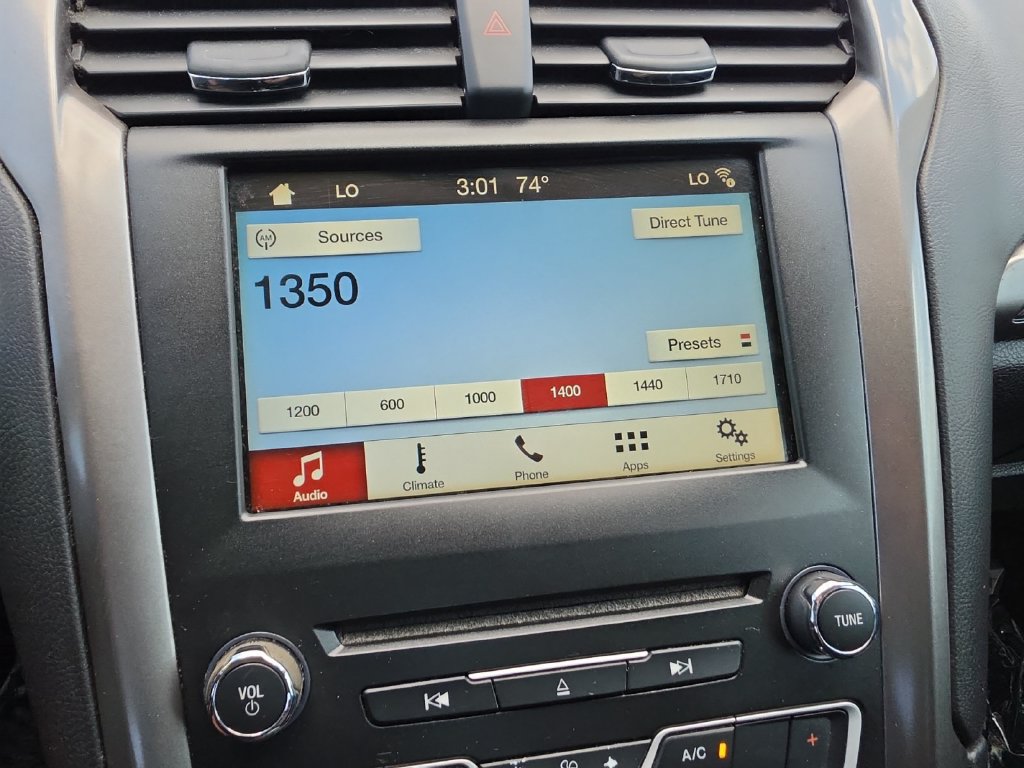 Used 2017 Ford Fusion SE w/ Fusion SE Technology Package FWD image 17