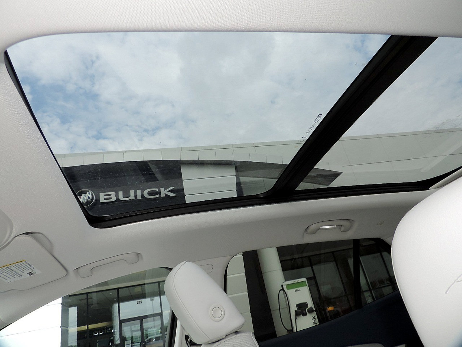New 2026 Buick Envision Avenir AWD/4WD image 13