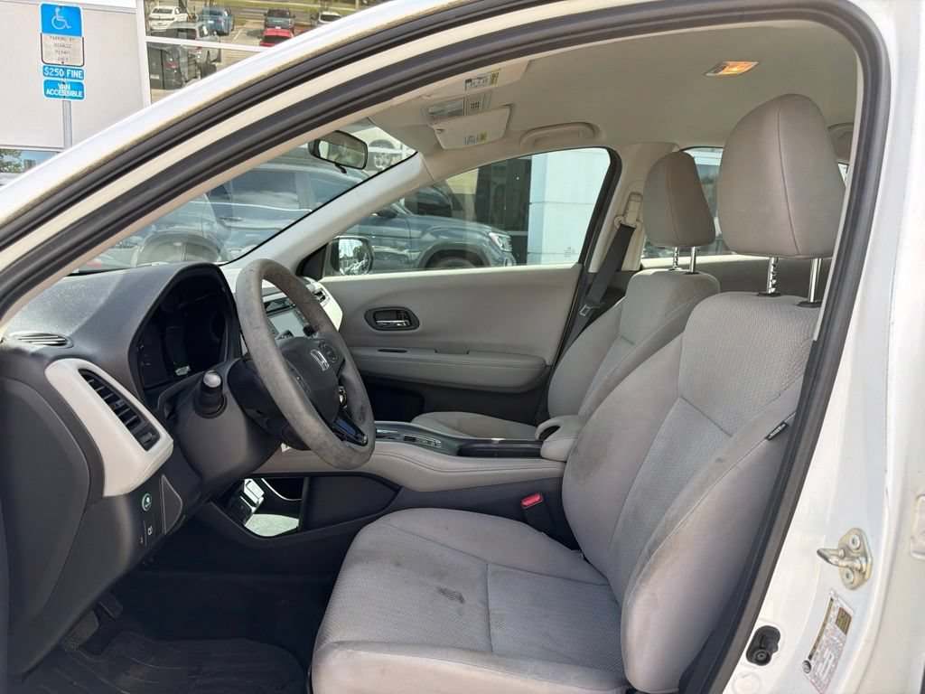 Used 2017 Honda HR-V LX image 2