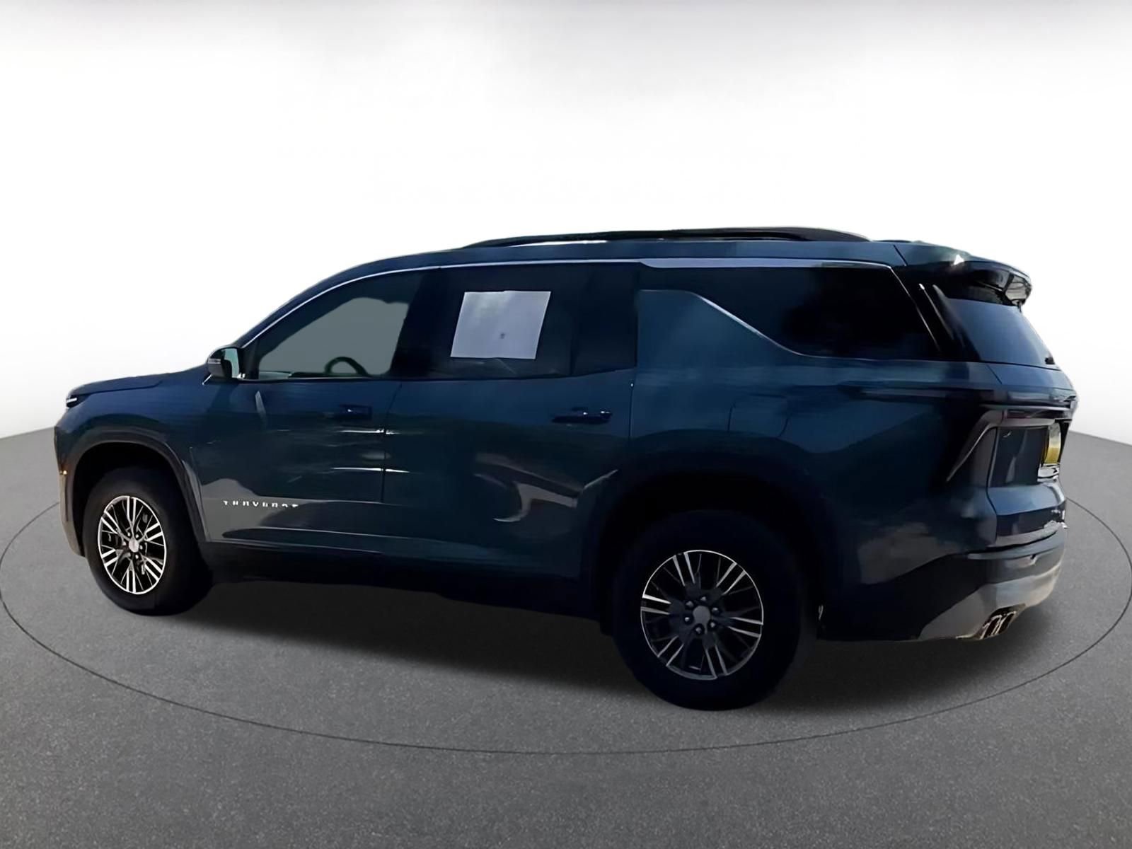 Used 2025 Chevrolet Traverse LT AWD/4WD image 10