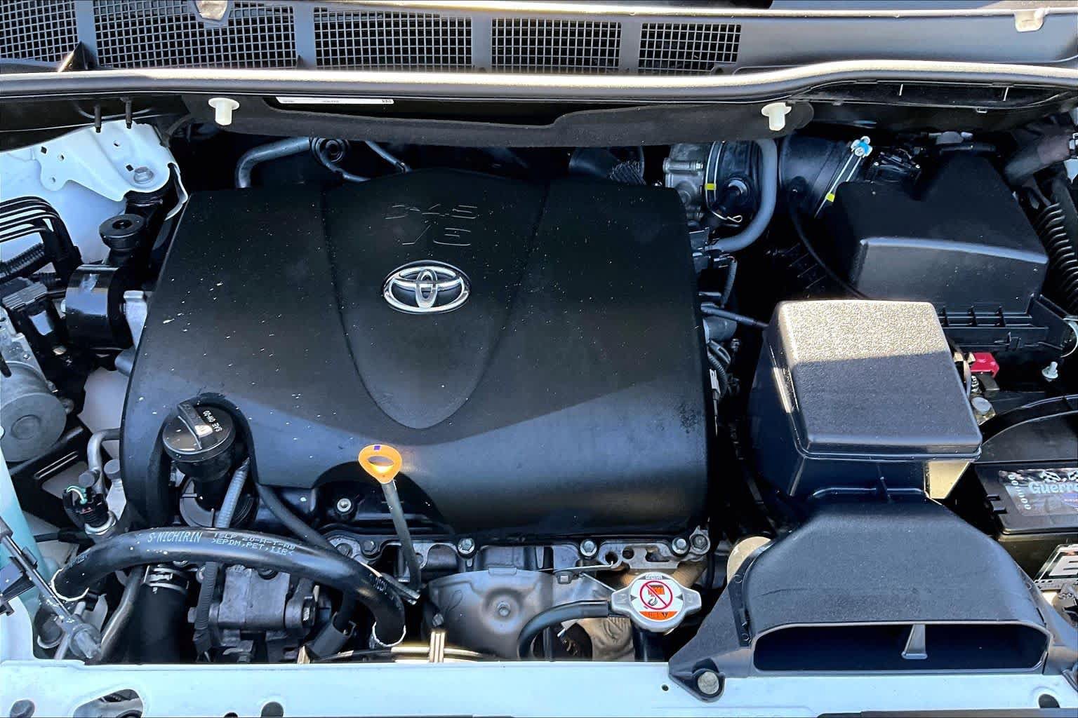 Used 2017 Toyota Sienna SE w/ SE Preferred Package FWD image 31