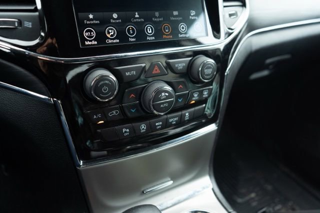 Used 2021 Jeep Grand Cherokee Limited w/ Trailer Tow Group IV image 21