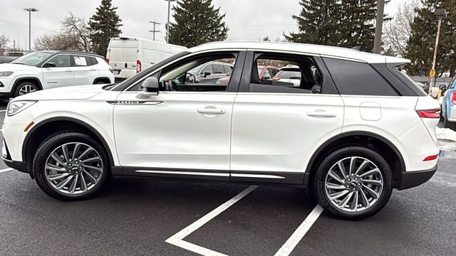 Used 2023 Lincoln Corsair Reserve w/ Rear Removable Package Tray image 9