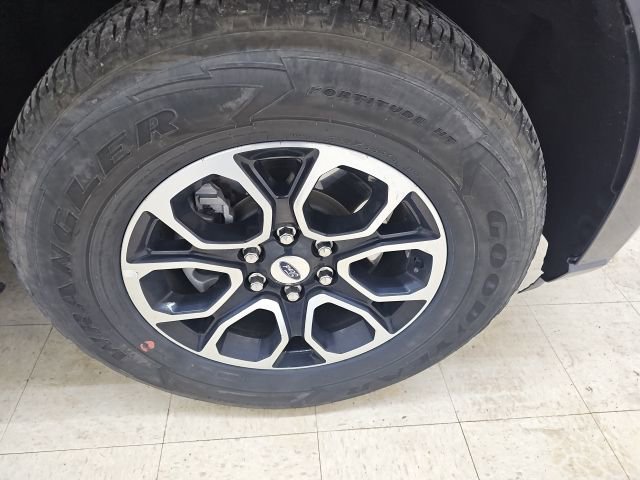 Used 2024 Ford Expedition Max XLT image 13