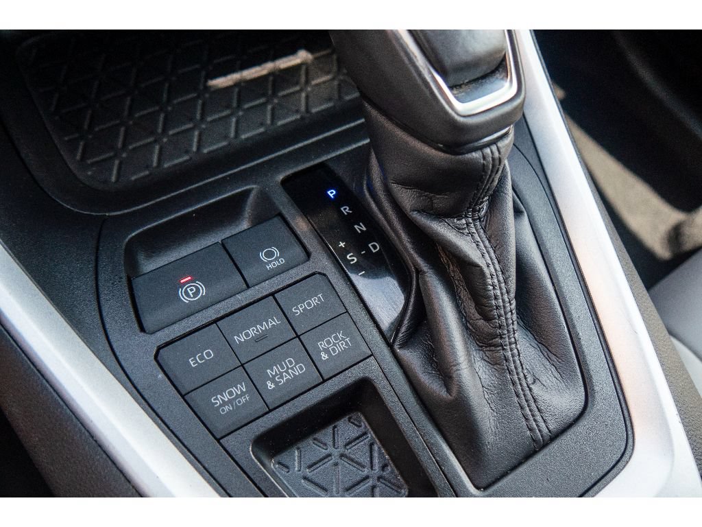 Used 2021 Toyota RAV4 XLE Premium AWD/4WD image 25