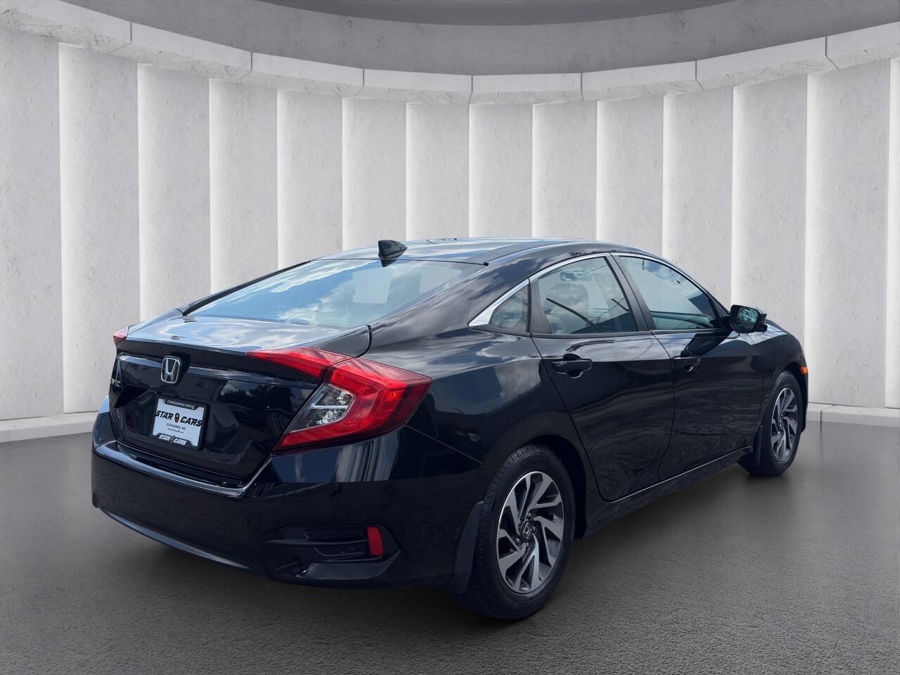 Used 2018 Honda Civic EX image 5