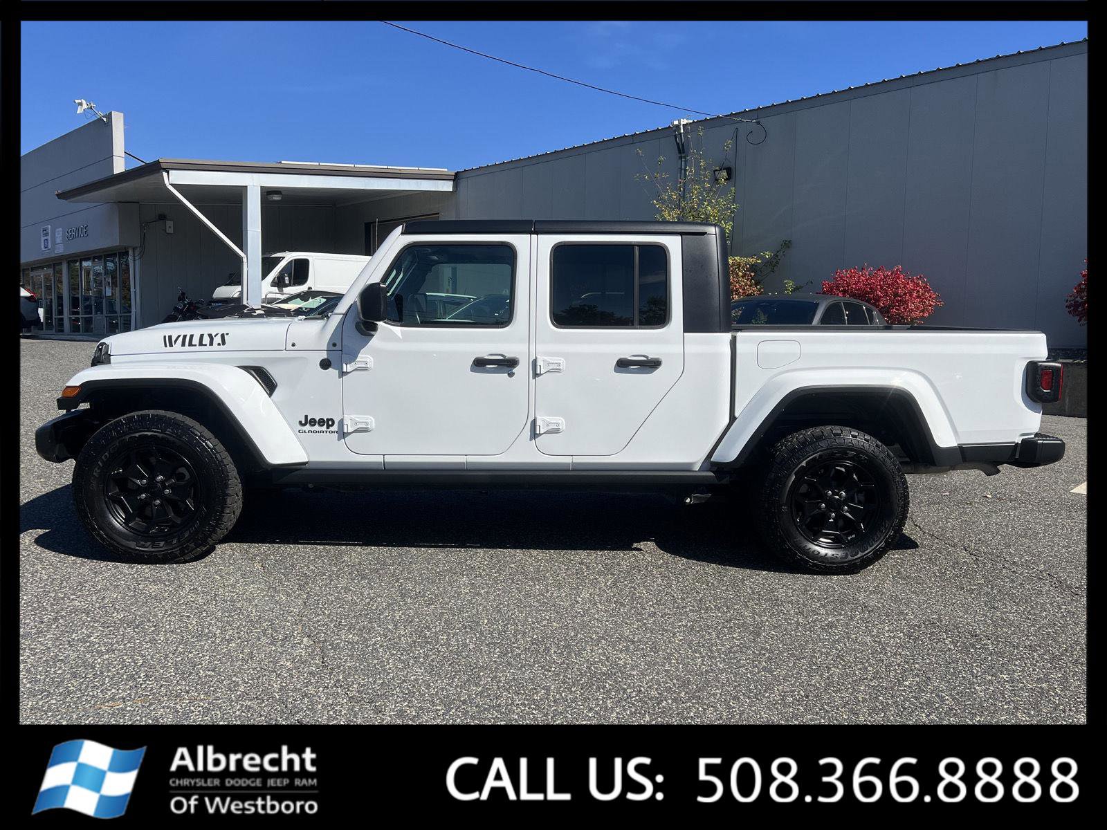 Used 2022 Jeep Gladiator Willys image 2
