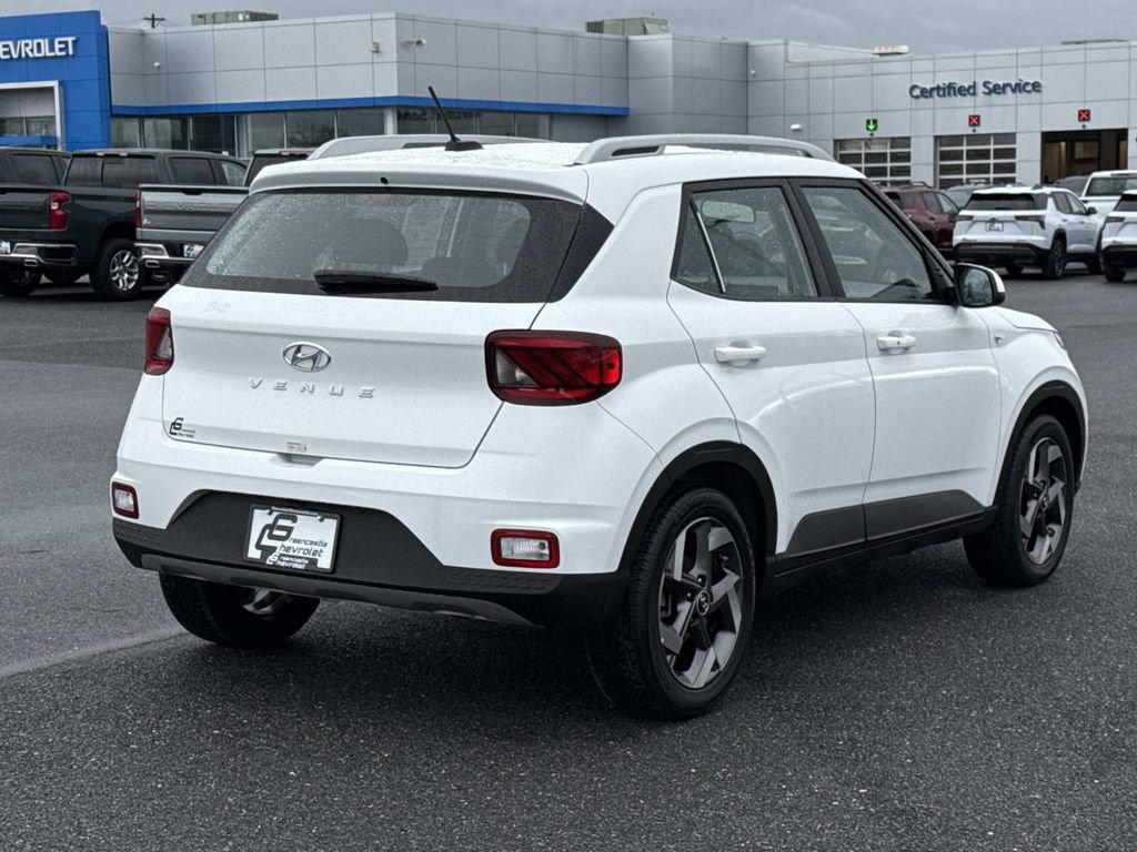 Used 2025 Hyundai Venue SEL FWD image 25