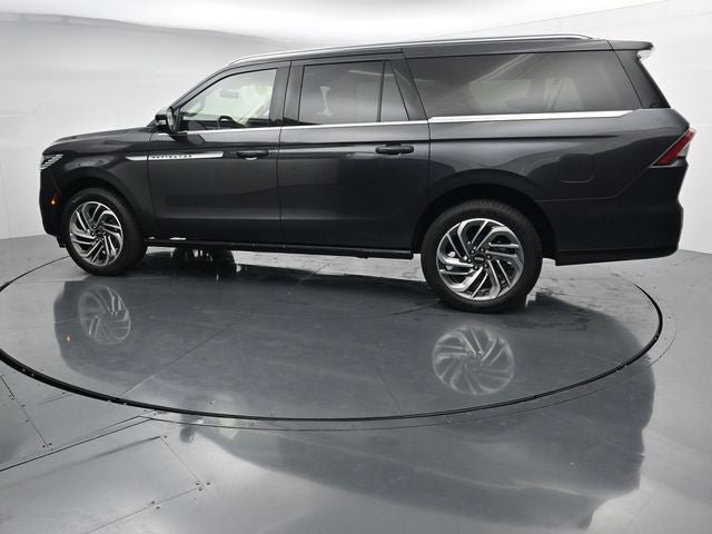 Used 2025 Lincoln Navigator L Reserve AWD/4WD image 6
