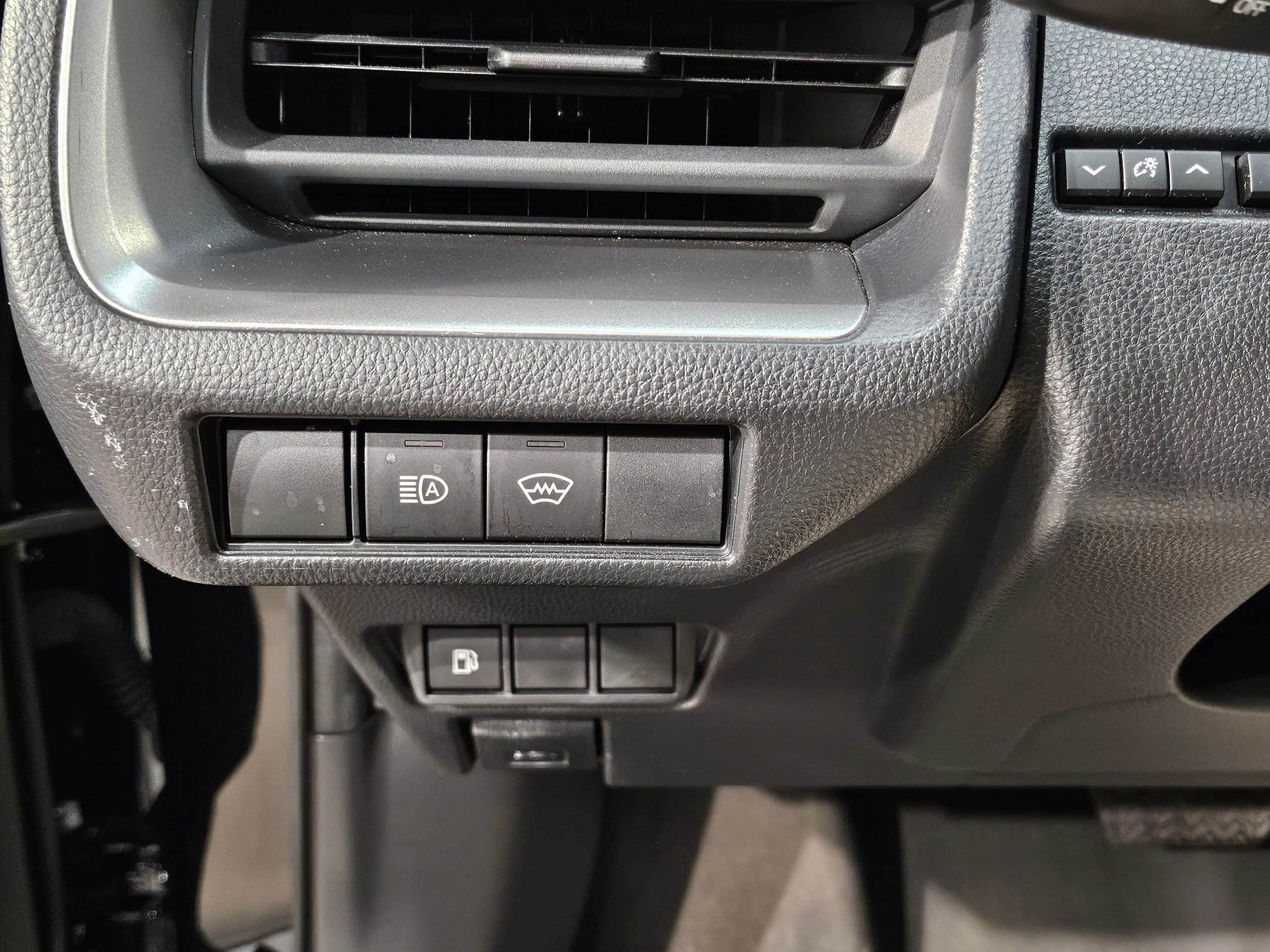 Used 2023 Toyota Prius LE image 25