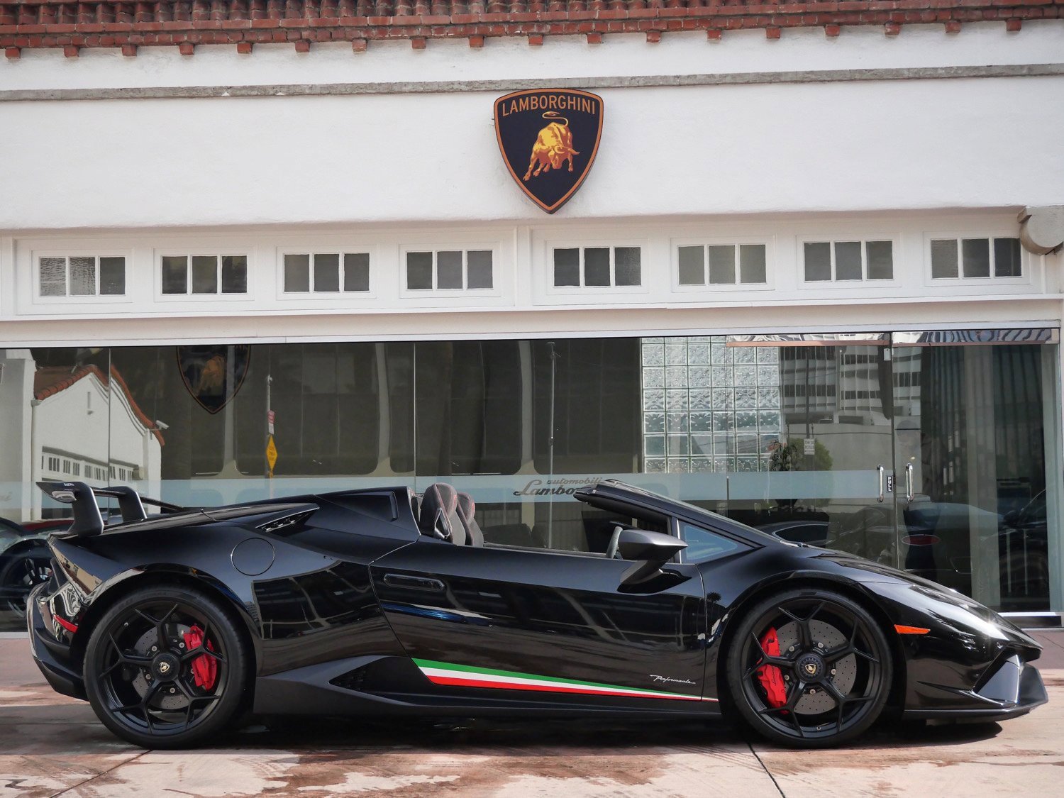 Used 2018 Lamborghini Huracan Performante image 2