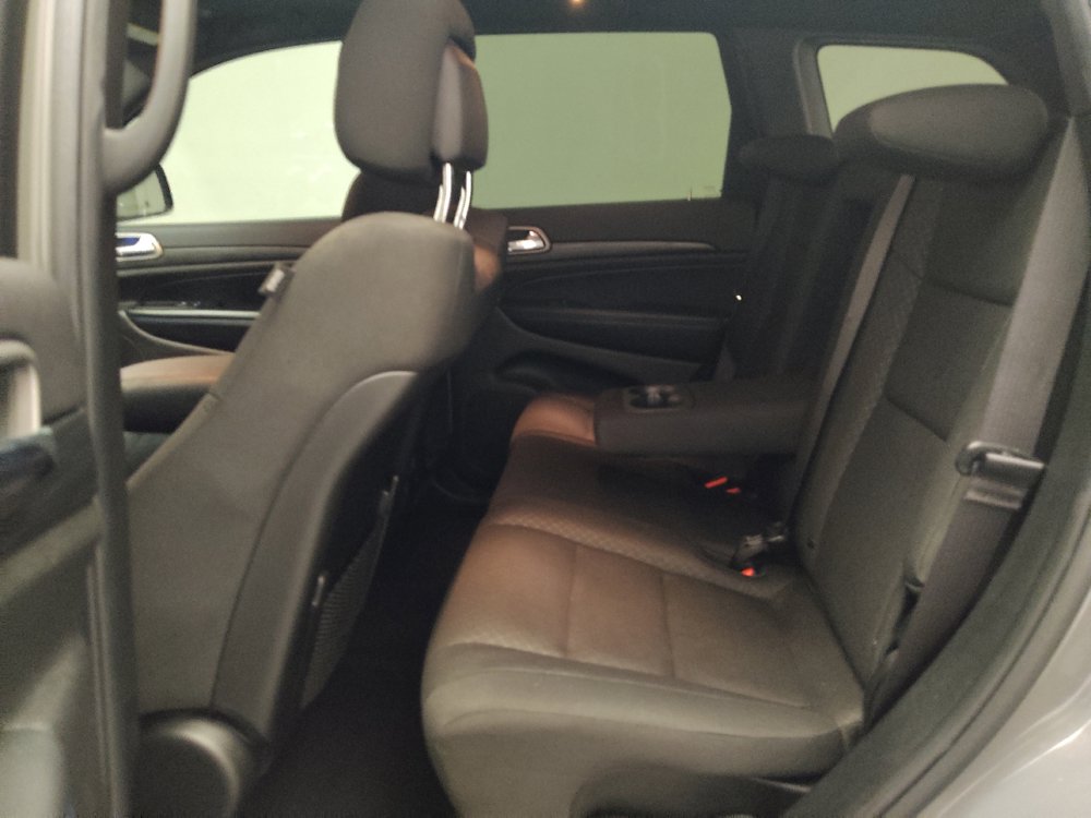Used 2020 Jeep Grand Cherokee Laredo RWD image 18
