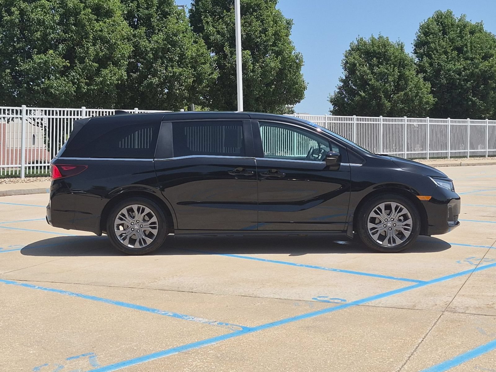 Certified 2025 Honda Odyssey Touring image 5