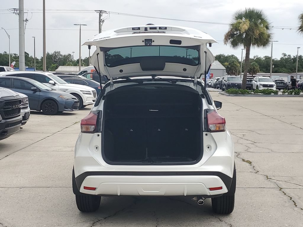Certified 2024 Nissan Kicks SR w/ SR Premium Package FWD image 12