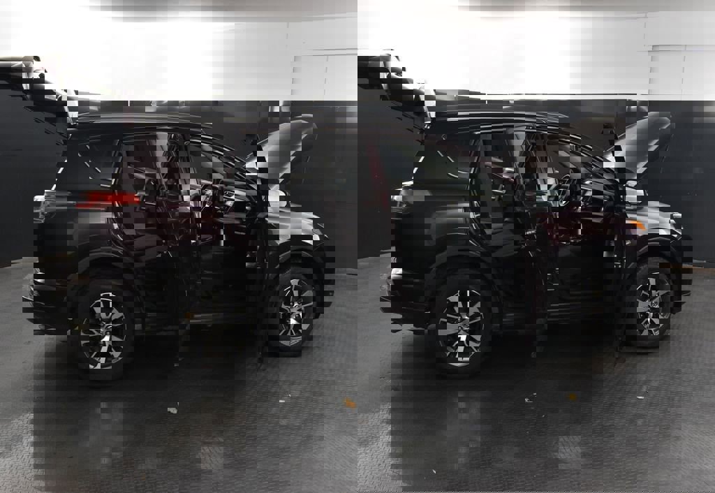 Used 2018 Toyota RAV4 XLE image 37