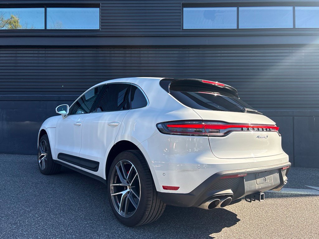 Certified 2023 Porsche Macan S AWD/4WD image 3