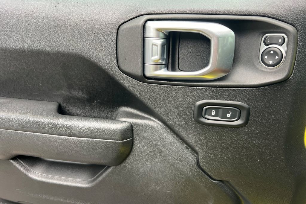 Used 2022 Jeep Wrangler Unlimited Rubicon 4xe w/ Steel Bumper Group image 11