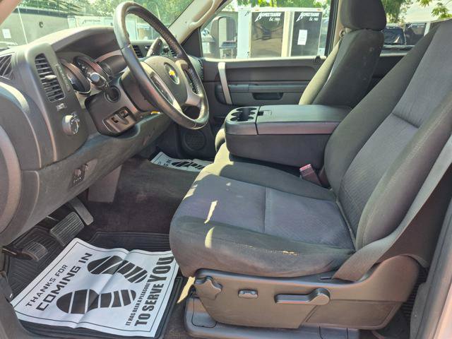 Used 2010 Chevrolet Silverado 2500 LT w/ Interior Plus Package AWD/4WD image 11