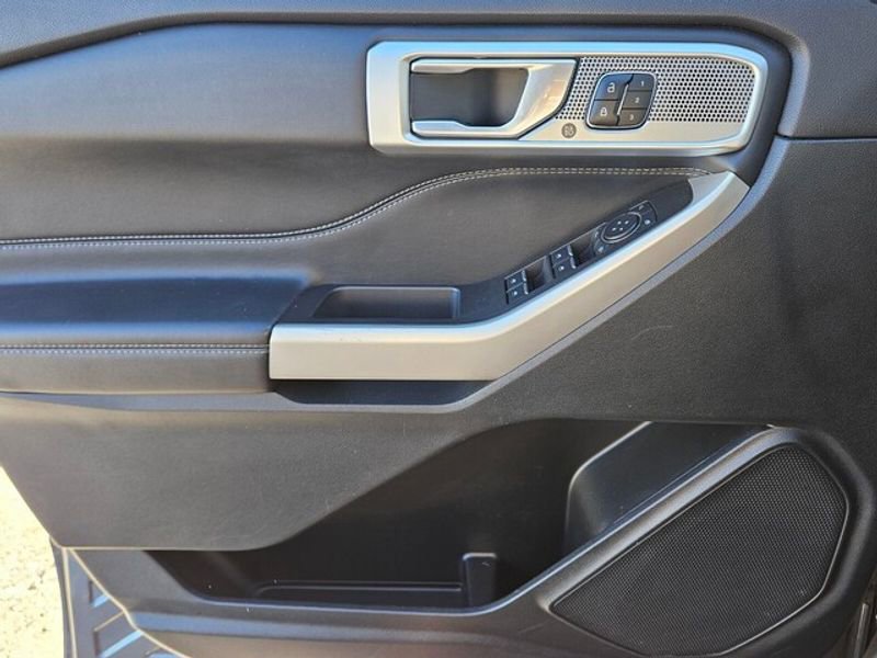 Used 2023 Ford Explorer Limited w/ Equipment Group 301A image 33