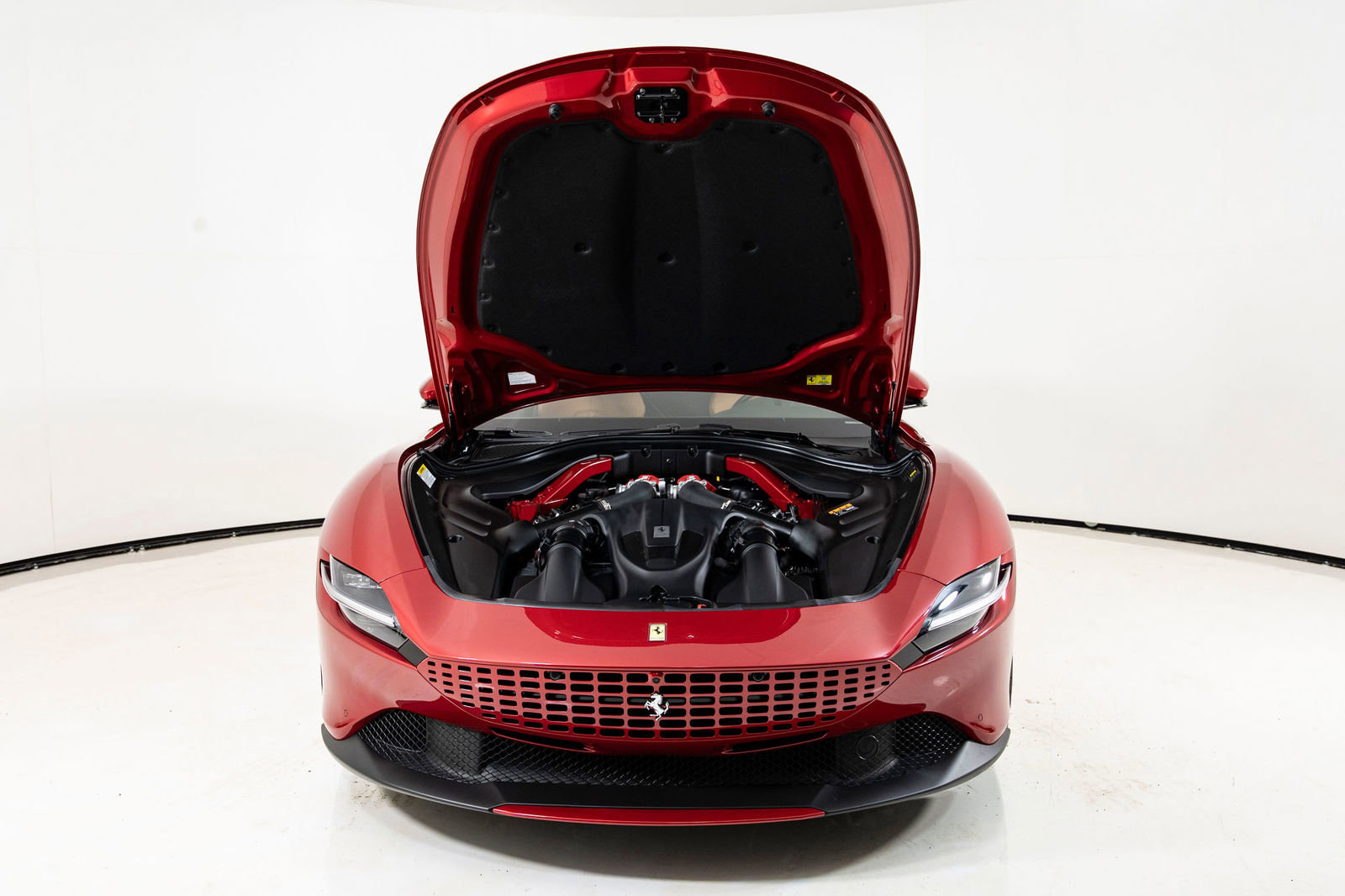 Certified 2025 Ferrari Roma Spider RWD image 34