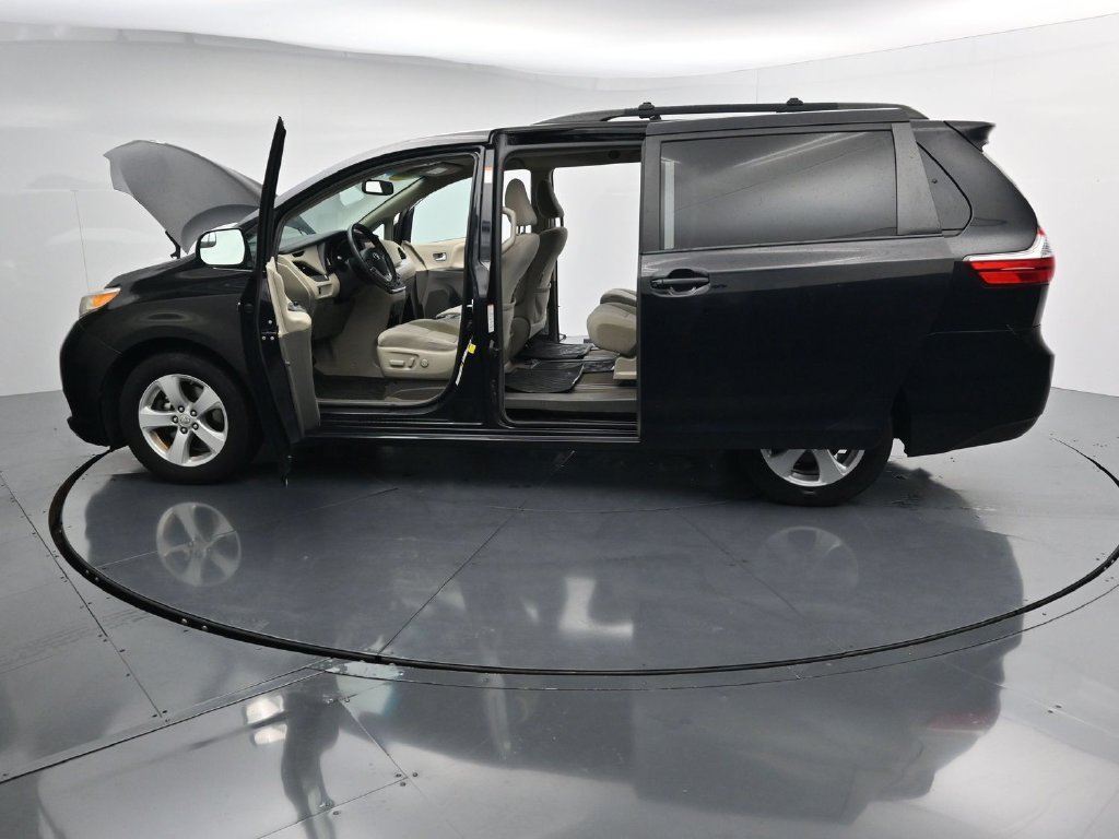Used 2017 Toyota Sienna LE FWD image 41