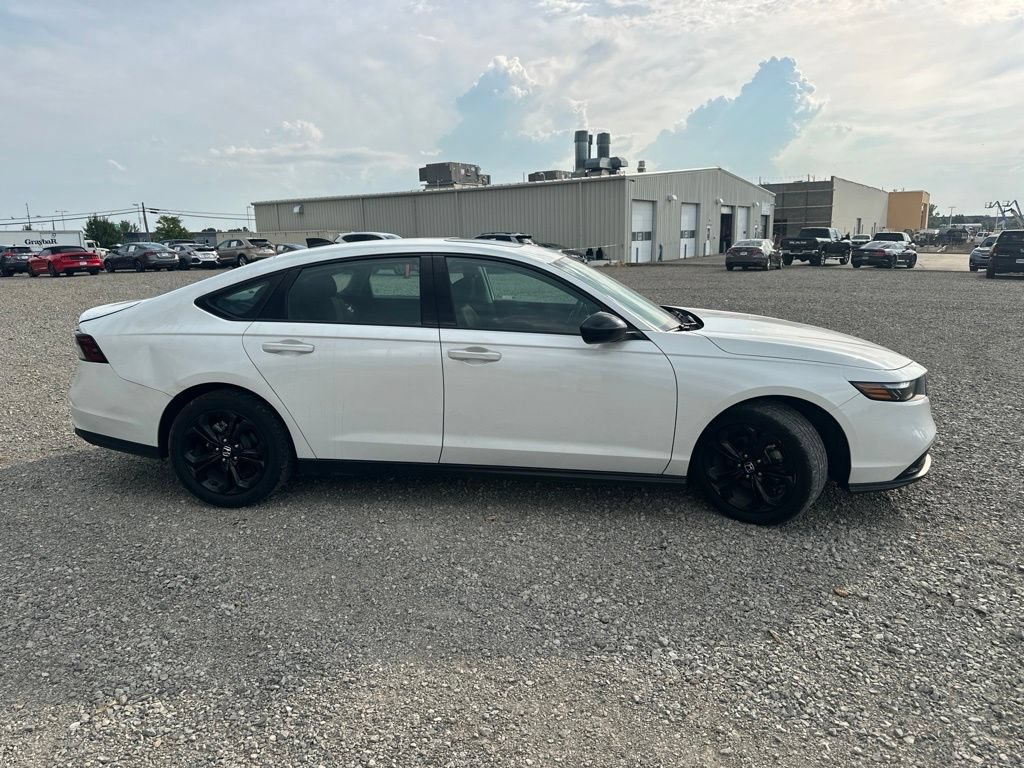Used 2025 Honda Accord SE image 11