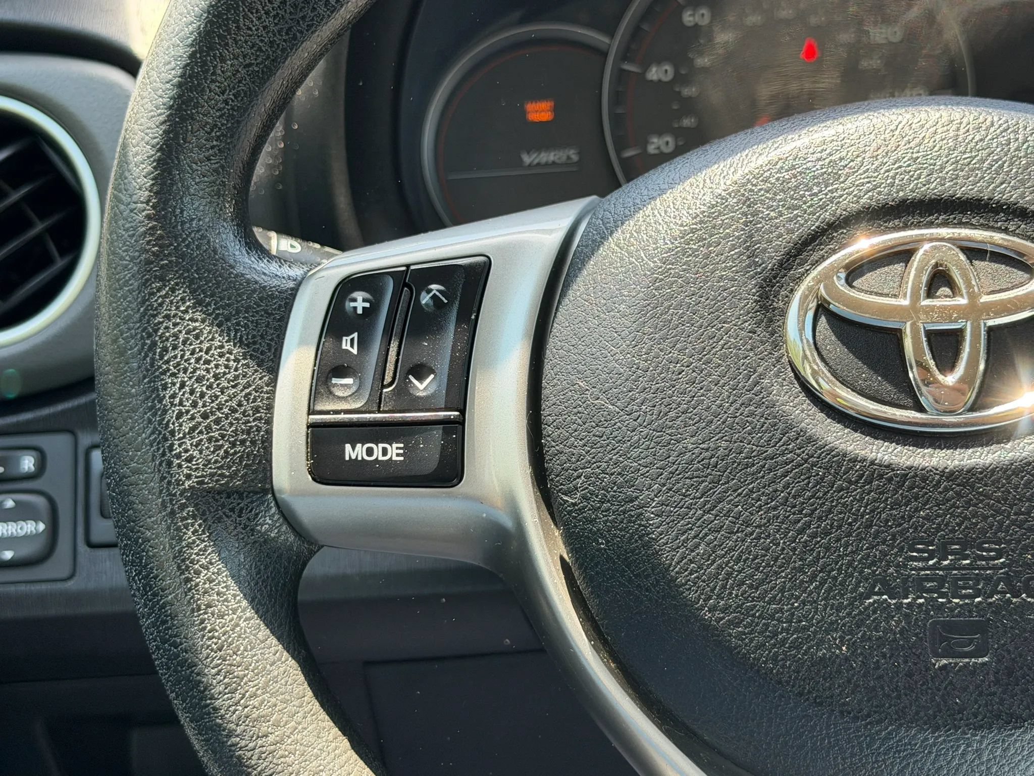 Used 2014 Toyota Yaris LE FWD image 23