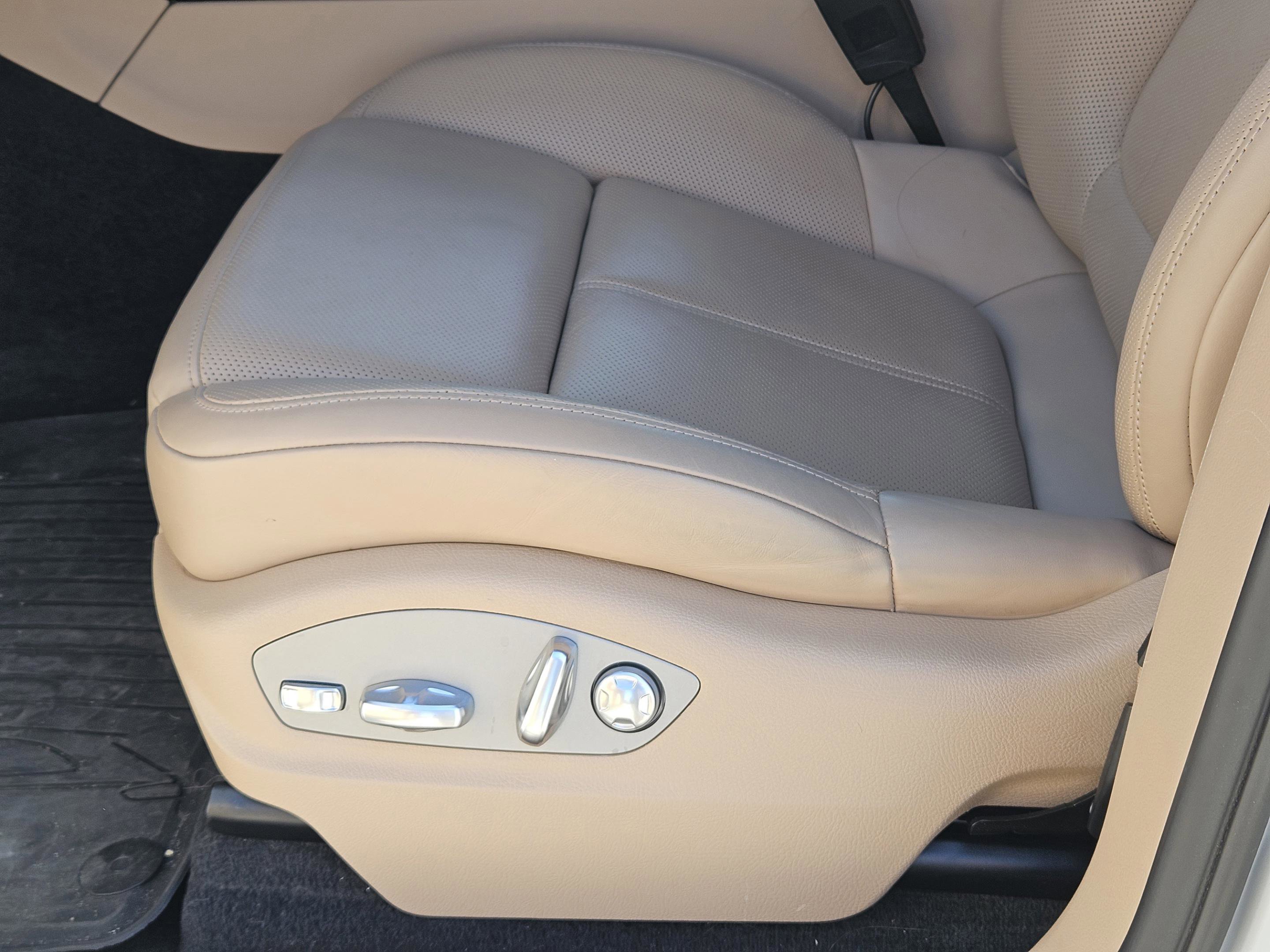 Certified 2023 Porsche Macan Turbo image 23