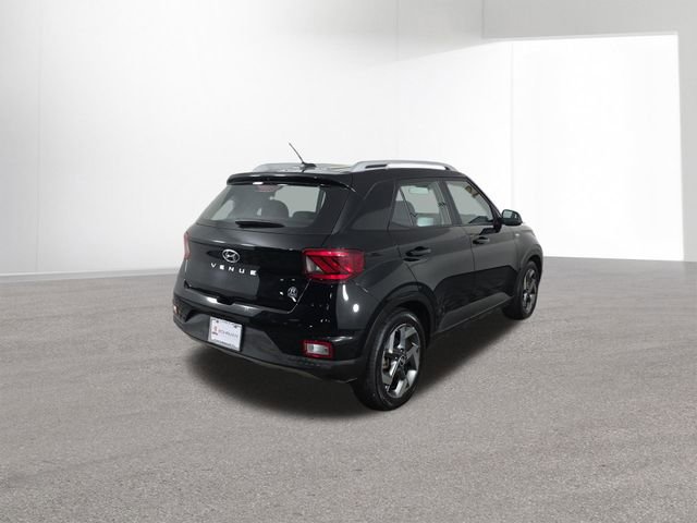 Used 2025 Hyundai Venue SEL image 13