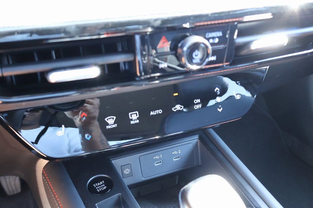 New 2026 Nissan Kicks SR w/ Cold Weather Package image 12