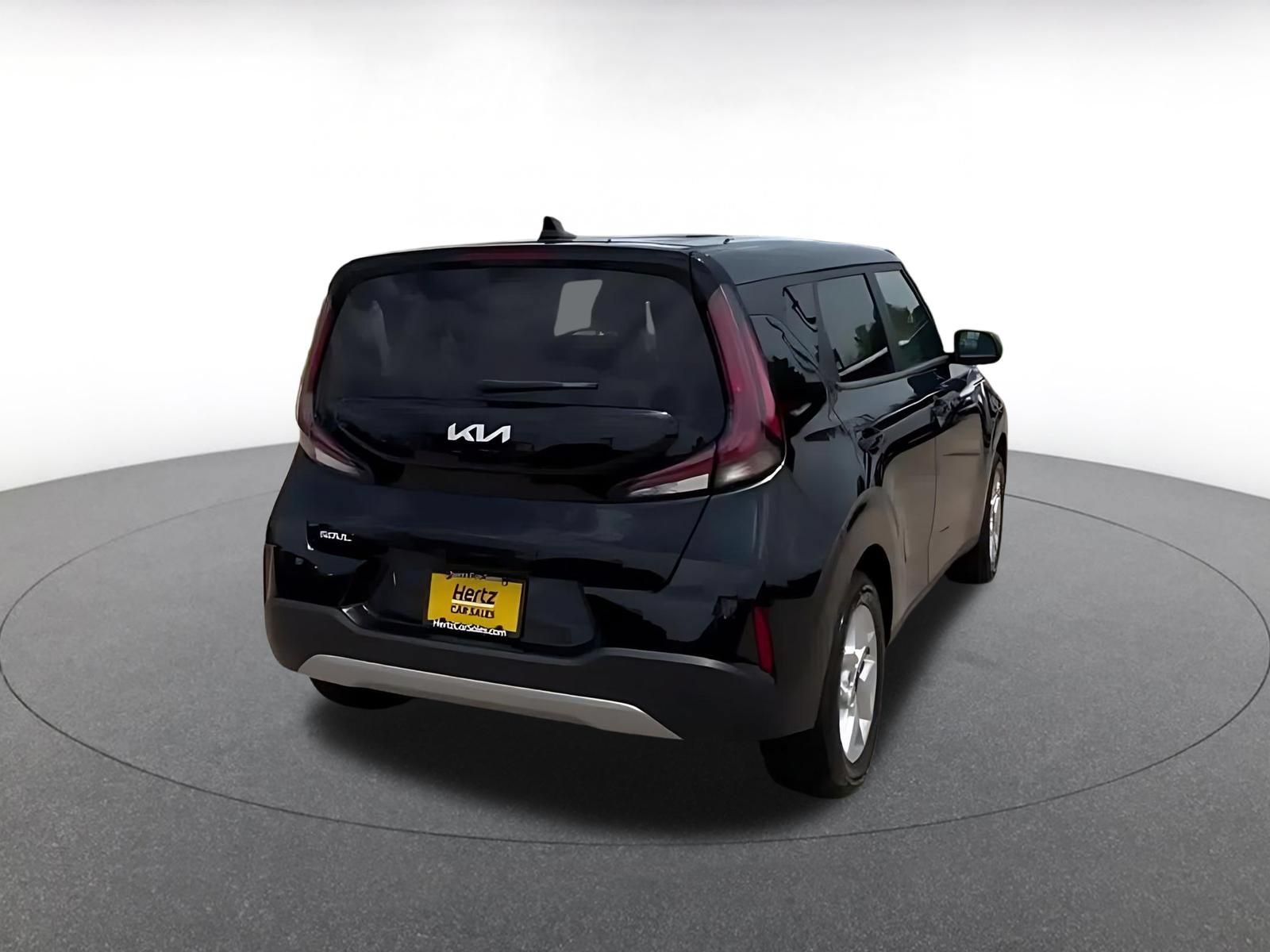 Used 2025 Kia Soul LX w/ LX Technology Package FWD image 12