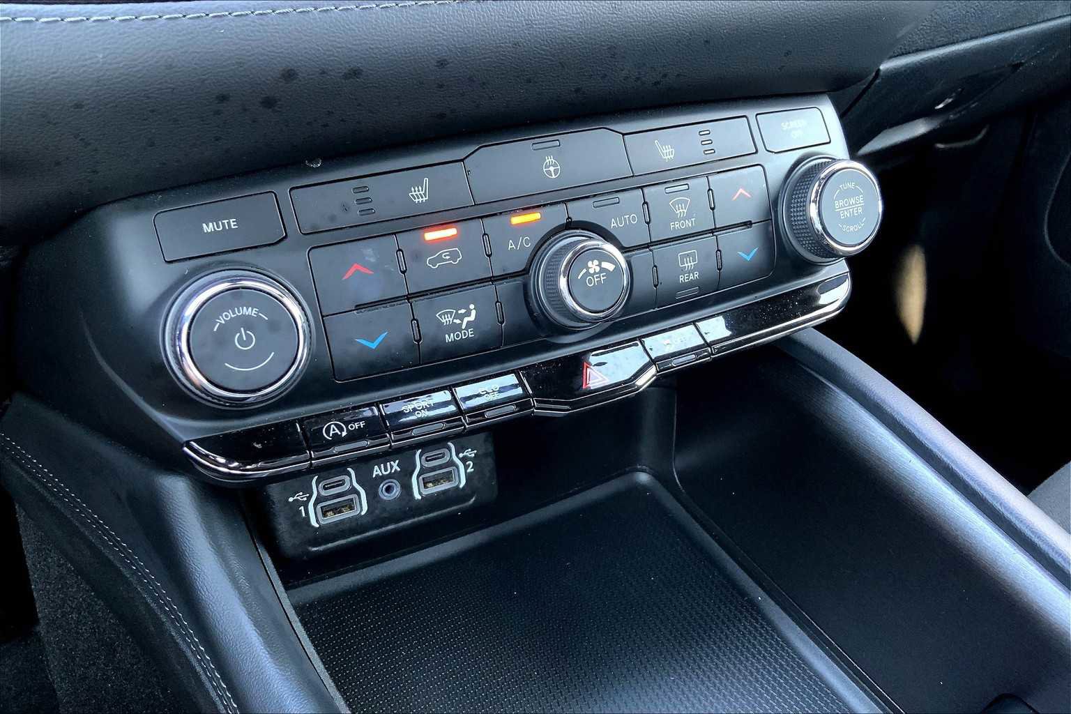 Used 2024 Dodge Durango SXT w/ 3rd Row Seating Group image 63