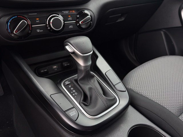 Used 2025 Kia Soul LX w/ LX Technology Package FWD image 21