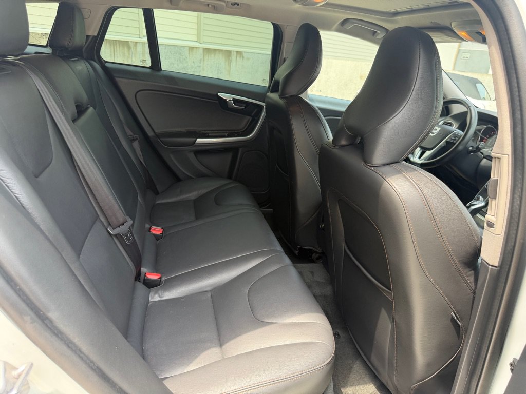 Used 2016 Volvo V60 T5 Cross Country AWD/4WD image 21