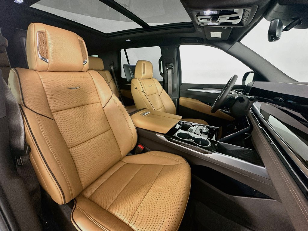 New 2026 Cadillac Escalade Luxury w/ LPO, Radiant Package AWD/4WD image 35