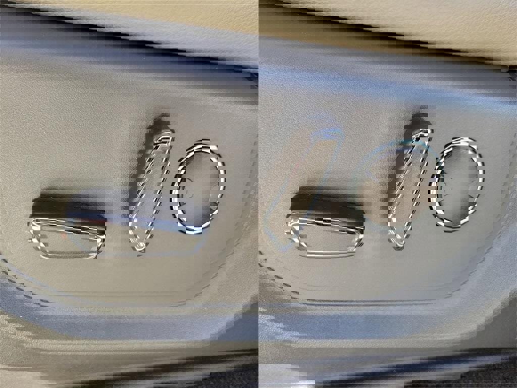 Used 2021 Ford Expedition Limited image 17