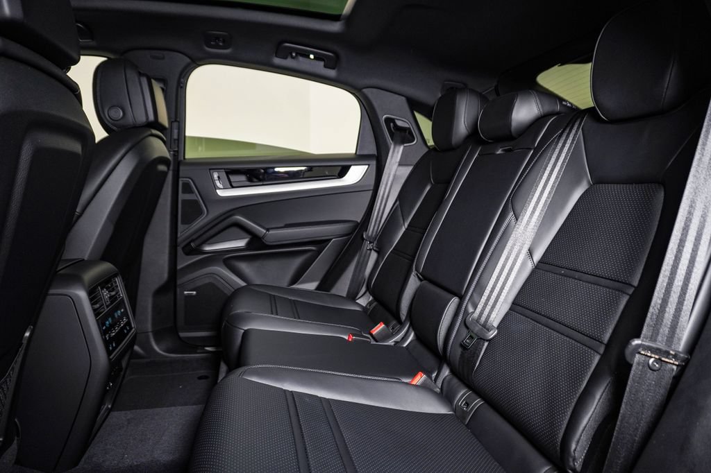 New 2026 Porsche Cayenne Coupe AWD/4WD image 17