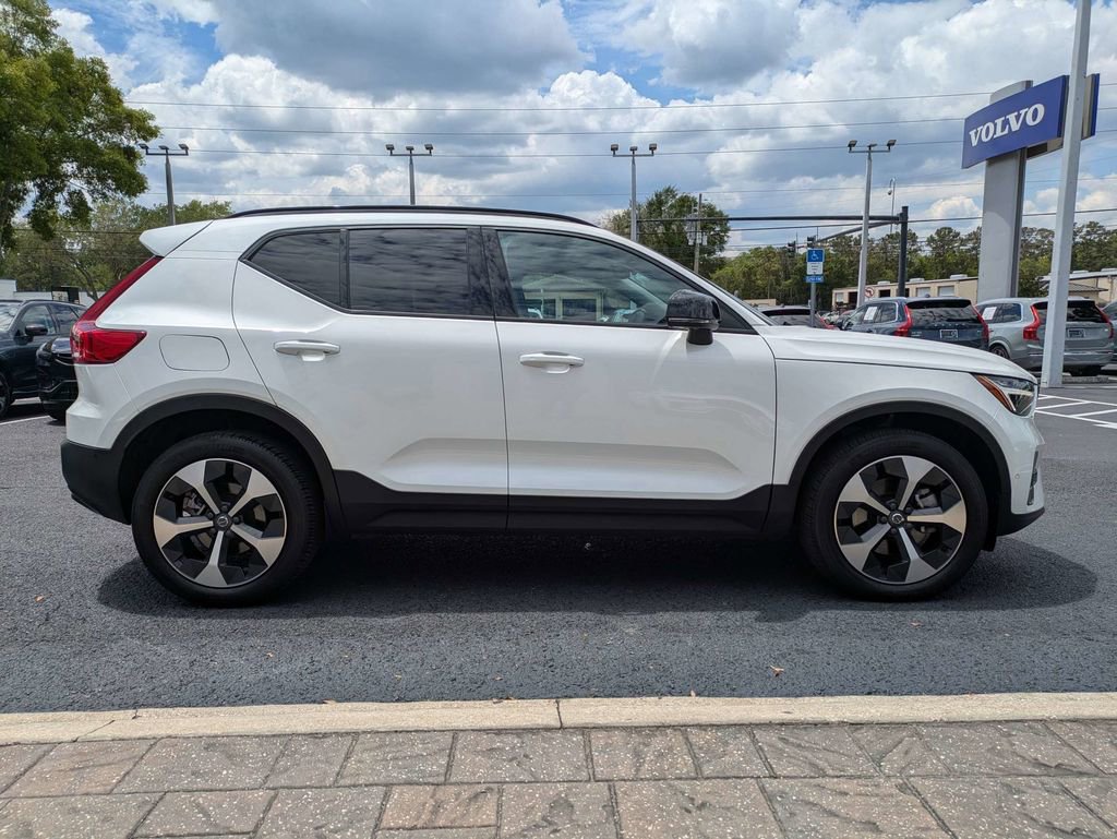 Certified 2024 Volvo XC40 B5 Plus w/ Protection Package Premier AWD/4WD image 7