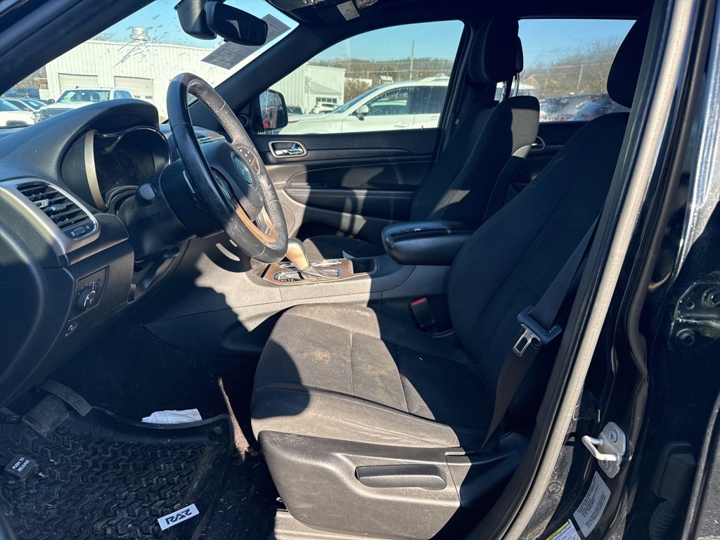 Used 2017 Jeep Grand Cherokee Laredo image 5