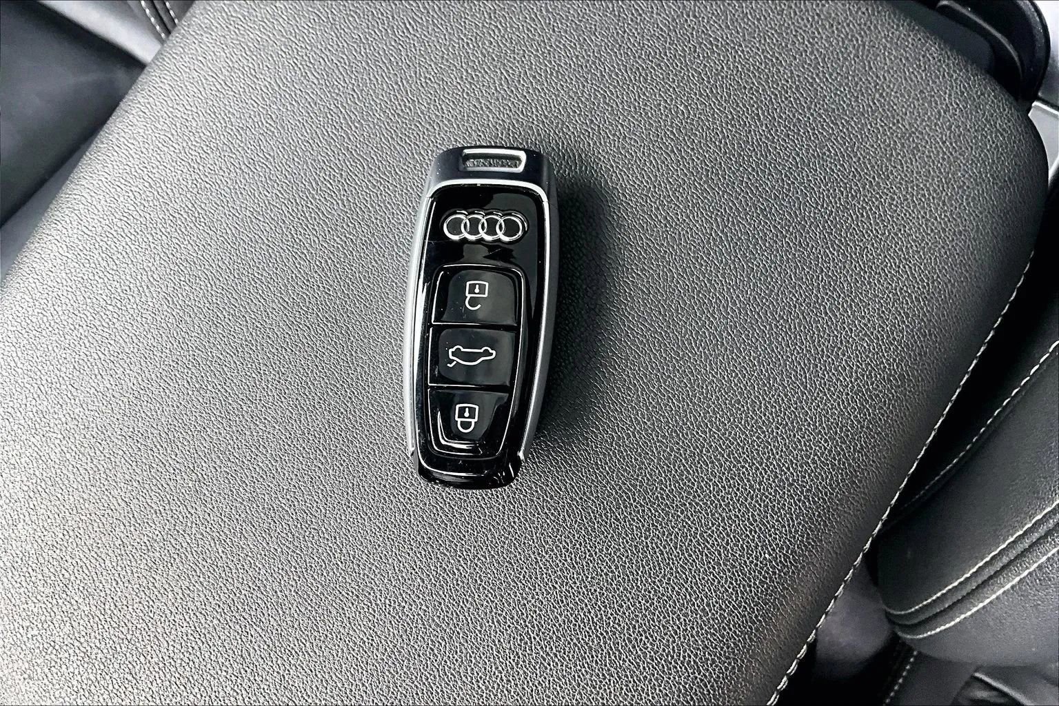 Used 2019 Audi Q8 Premium image 11