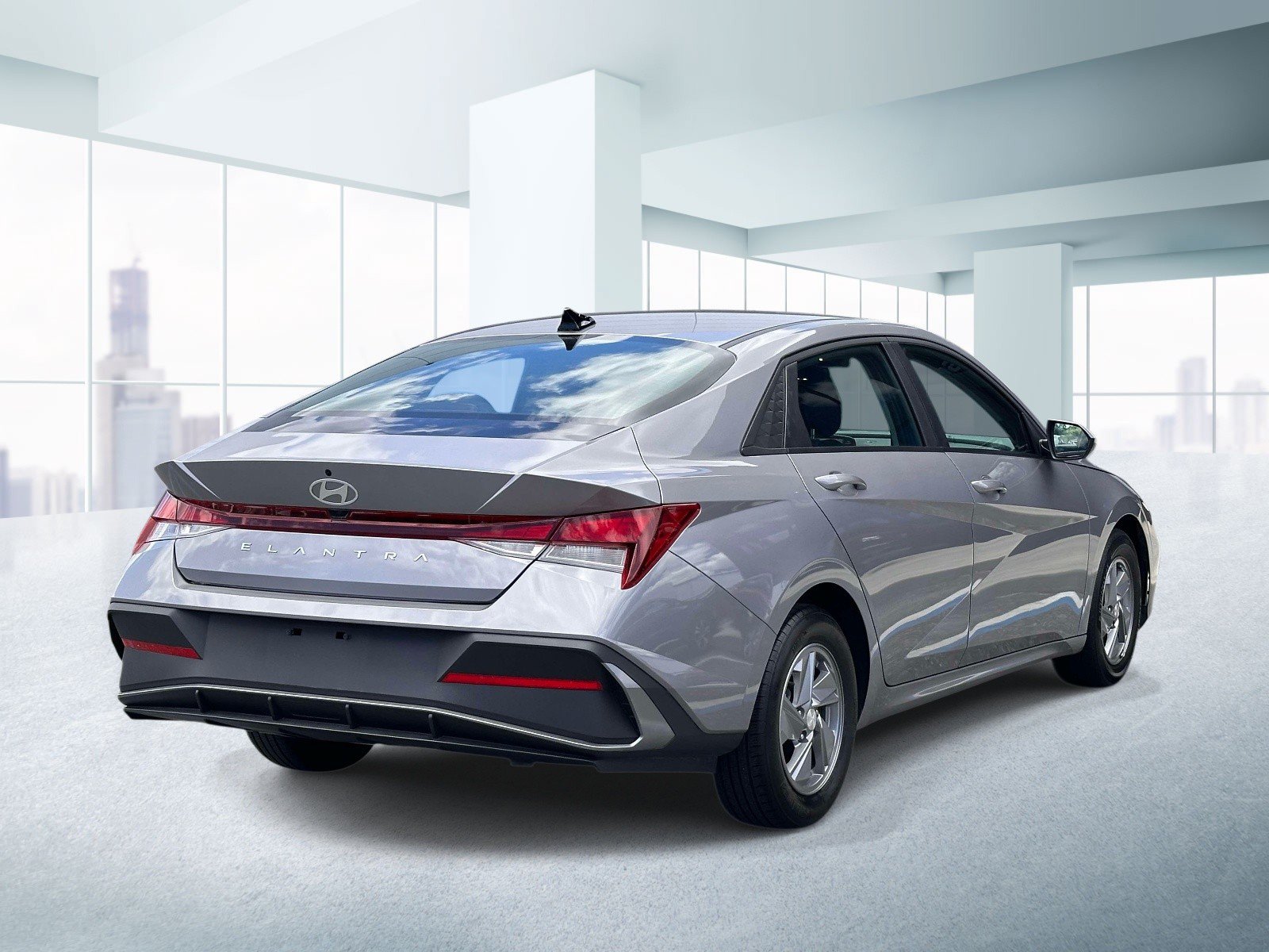 Used 2025 Hyundai Elantra SE FWD image 4