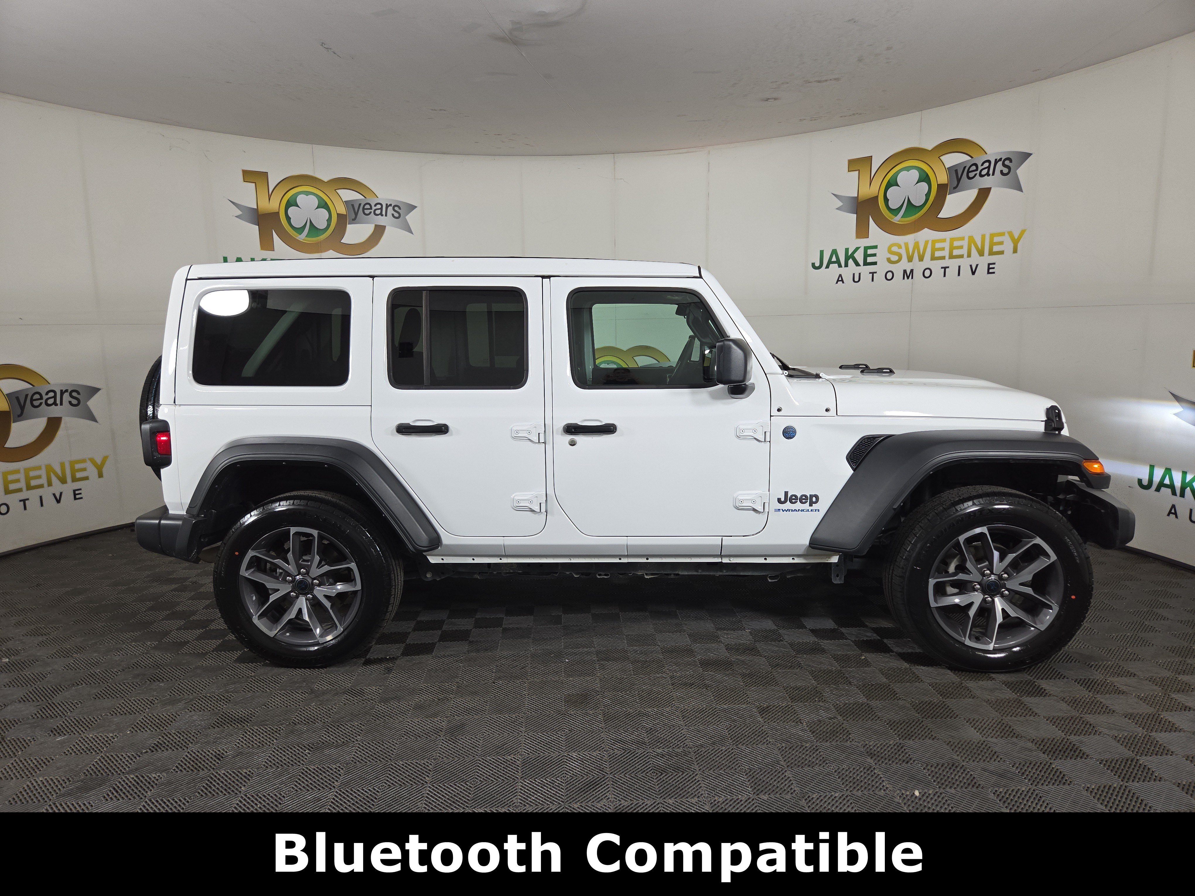 Certified 2024 Jeep Wrangler Unlimited w/ Convenience Group AWD/4WD image 11