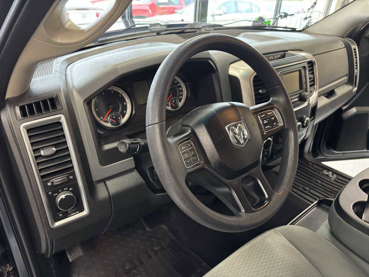 Used 2018 RAM 1500 Classic SLT image 15