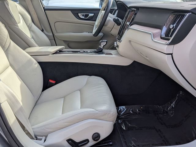 Used 2021 Volvo S60 T6 Momentum image 28