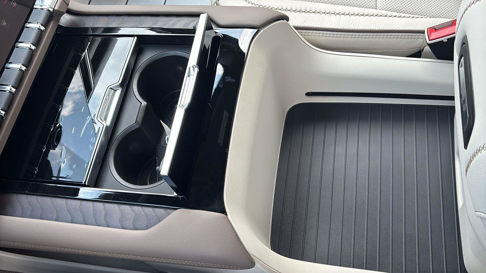 New 2026 GMC Yukon XL Denali RWD image 39