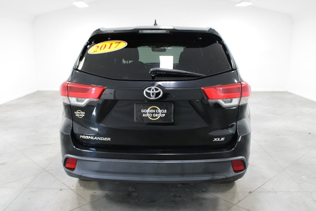 Used 2017 Toyota Highlander XLE image 8