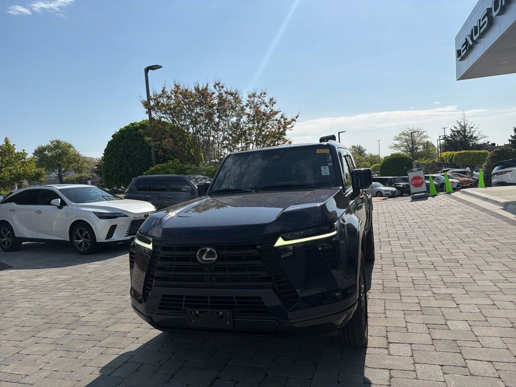 Used 2024 Lexus GX 550 w/ Accessory Package (2T) image 32