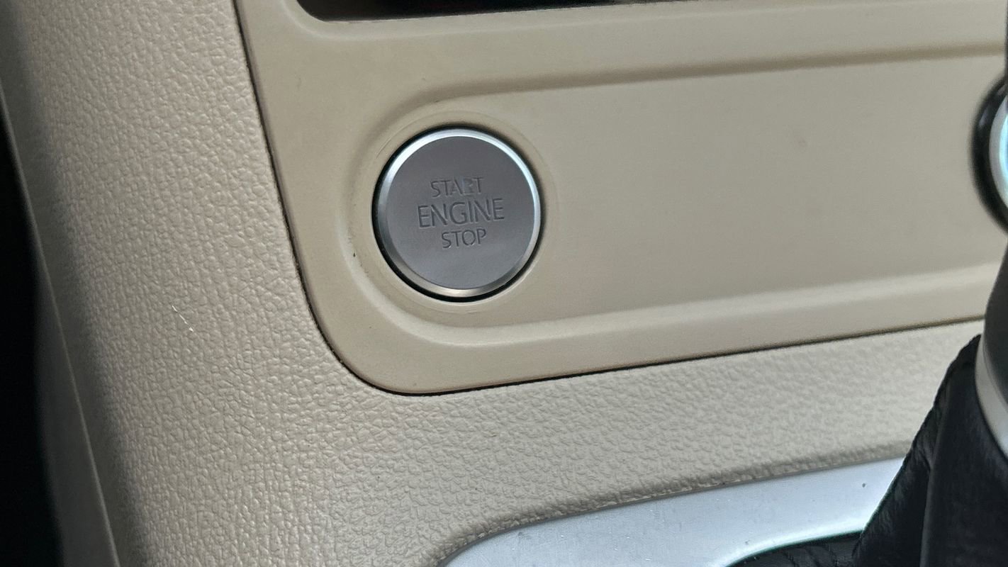 Used 2017 Volkswagen Tiguan S image 28