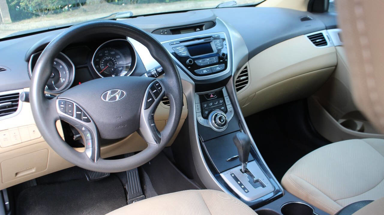 Used 2013 Hyundai Elantra GLS w/ Preferred Pkg image 14