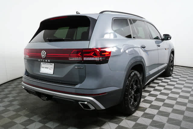 New 2026 Volkswagen Atlas Peak Edition AWD/4WD image 3